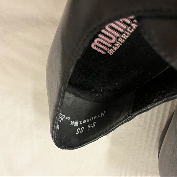 Munro woman's black leather slip-on shoes, women’s 8.5 SS - Picture 5 of 9